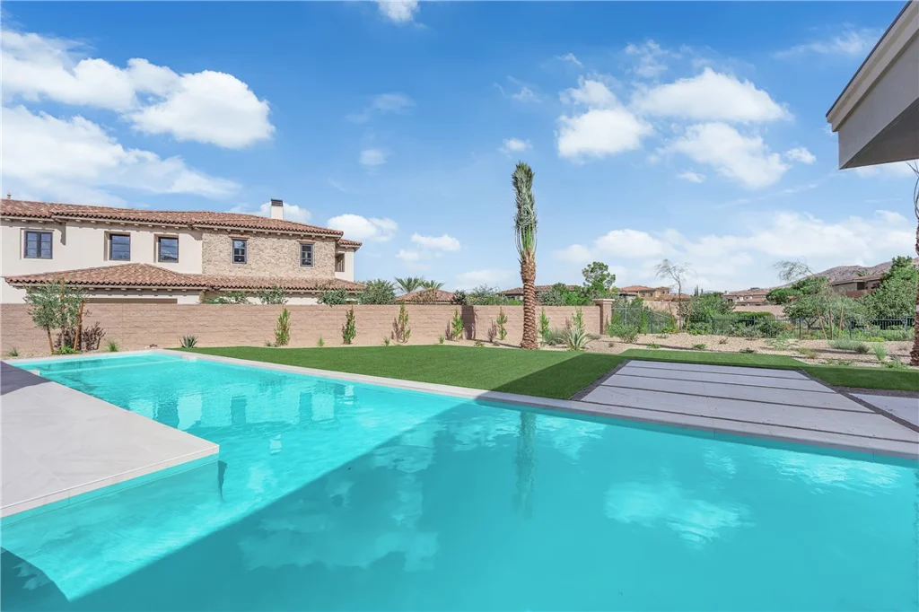 20 Olympia Canyon, Las Vegas, NV 89141
