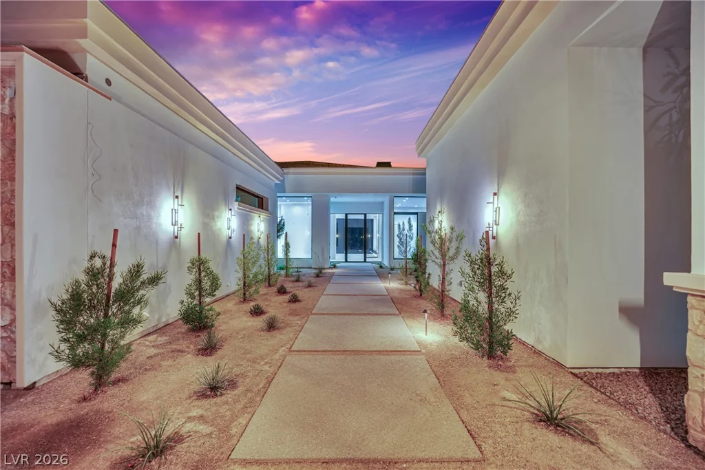 20 Olympia Canyon, Las Vegas, NV 89141