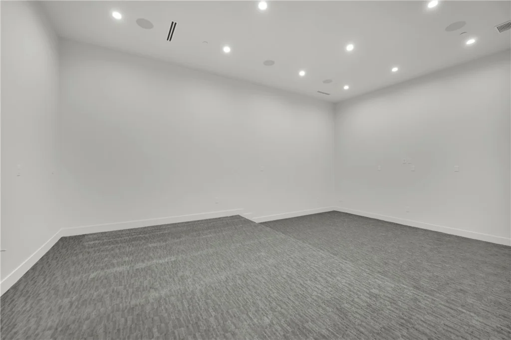 20 Olympia Canyon, Las Vegas, NV 89141