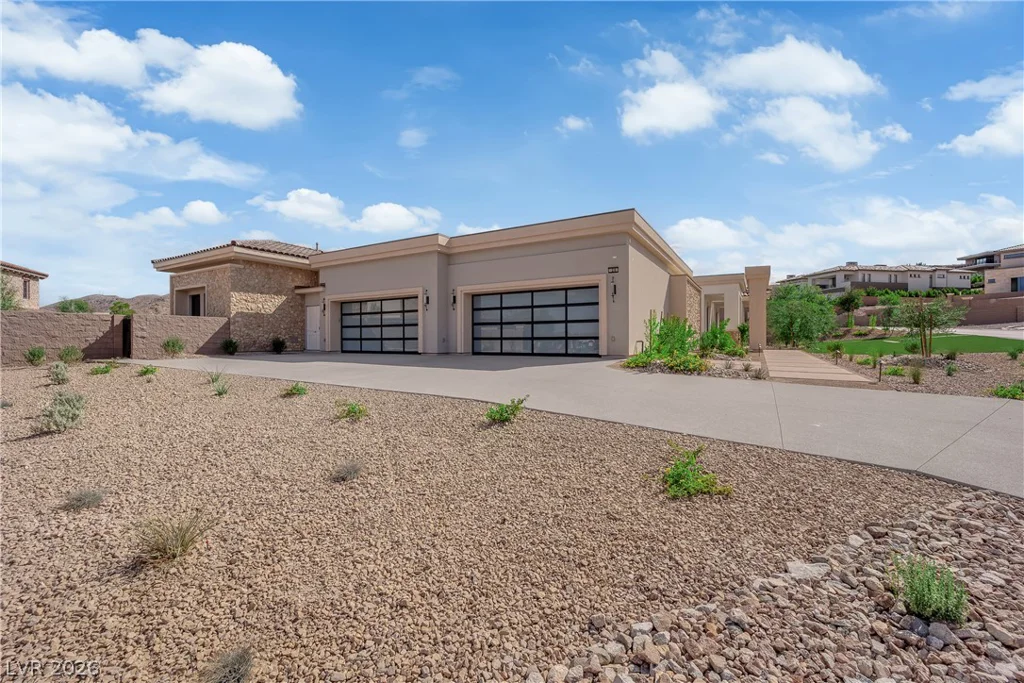 20 Olympia Canyon, Las Vegas, NV 89141