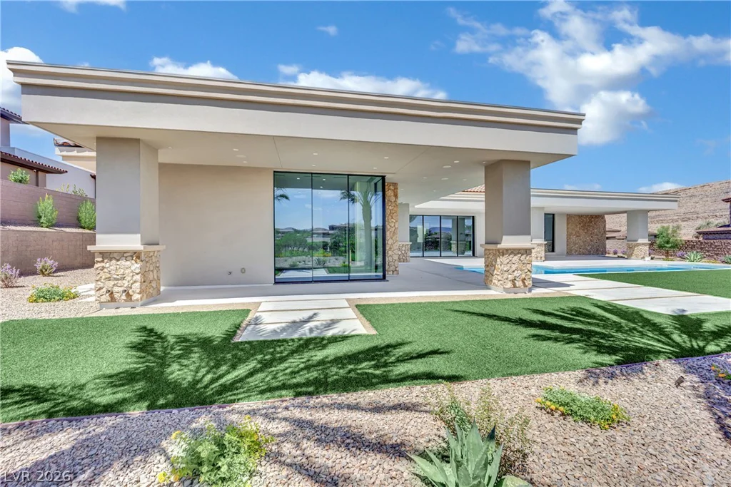 20 Olympia Canyon, Las Vegas, NV 89141