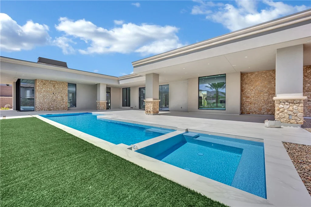 20 Olympia Canyon, Las Vegas, NV 89141