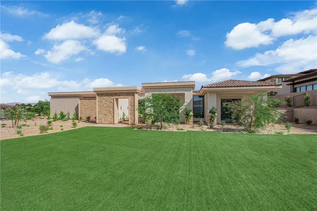 20 Olympia Canyon, Las Vegas, NV 89141