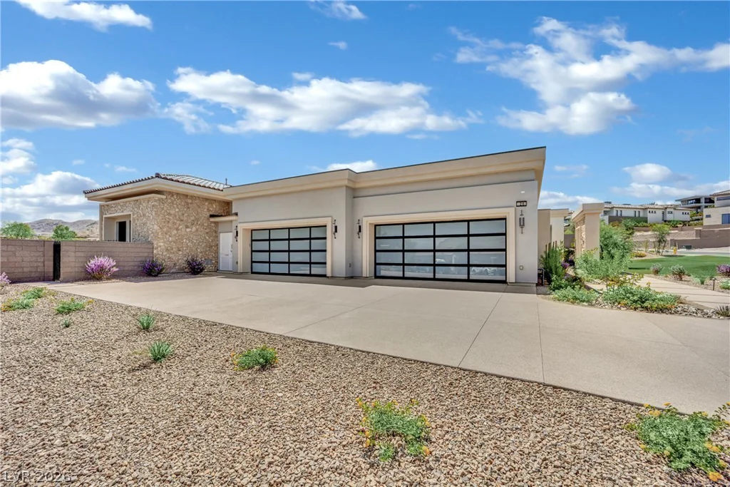 20 Olympia Canyon, Las Vegas, NV 89141