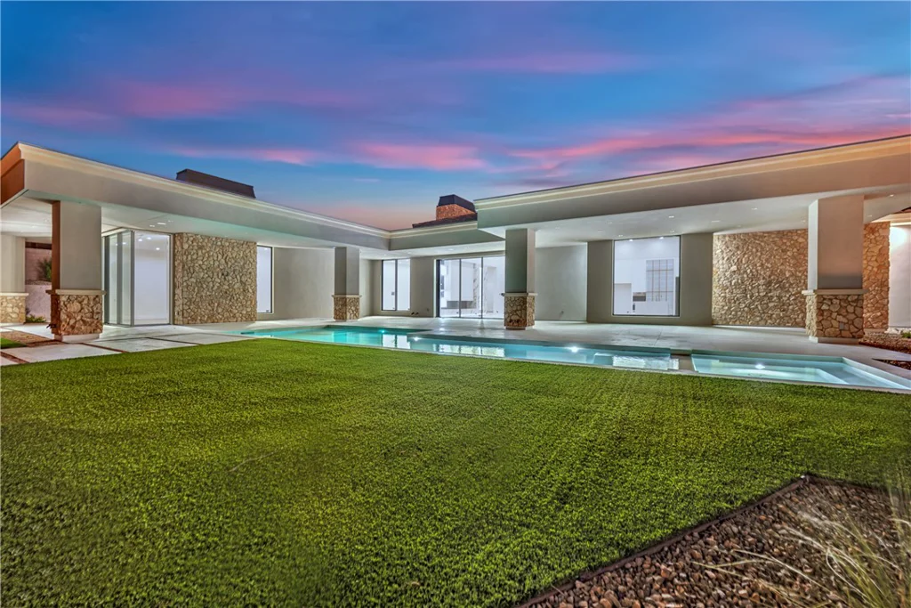 20 Olympia Canyon, Las Vegas, NV 89141