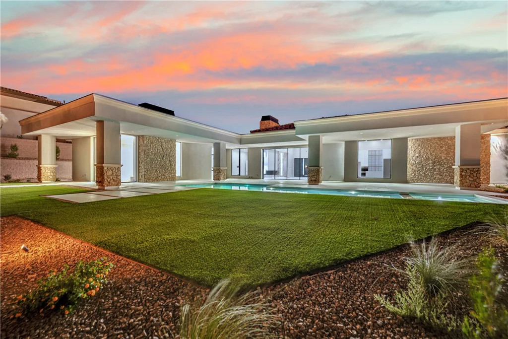 20 Olympia Canyon, Las Vegas, NV 89141