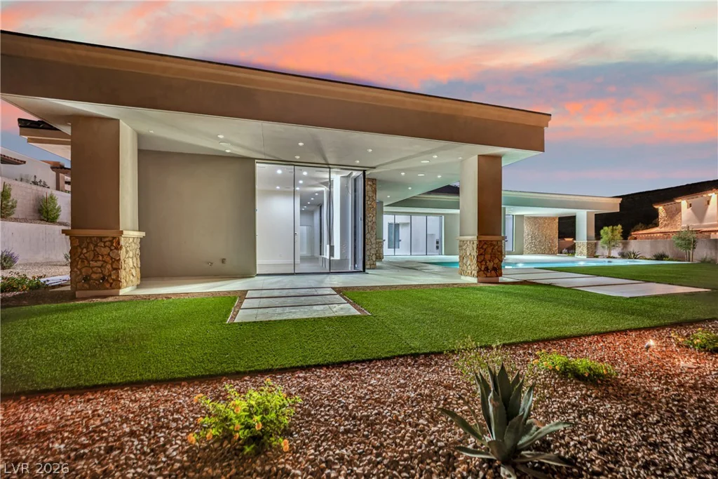 20 Olympia Canyon, Las Vegas, NV 89141