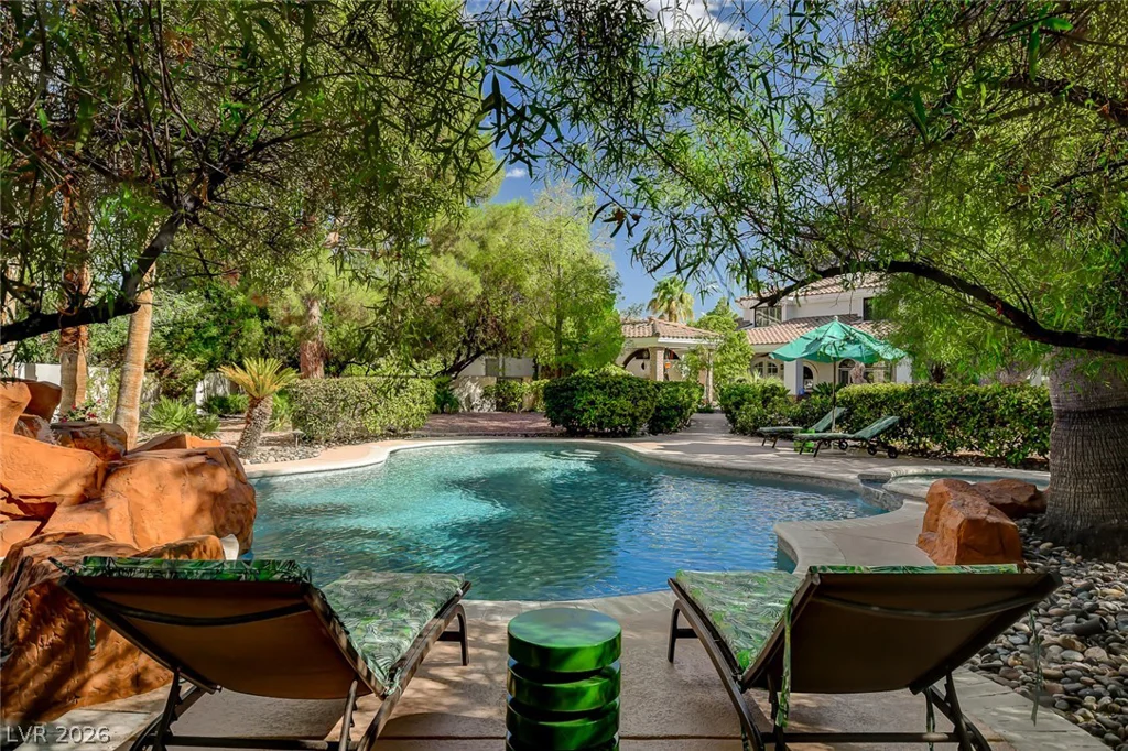 24 Quail Run, Henderson, NV 89014