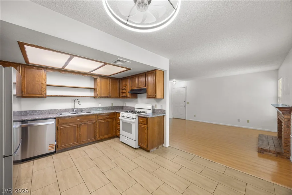 5576 Rochelle, Las Vegas, NV 89103