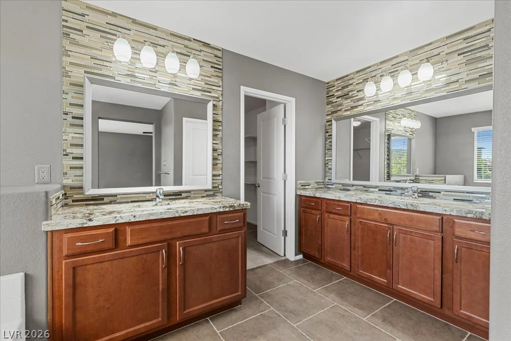 10833 Whipple Crest, Las Vegas, NV 89166