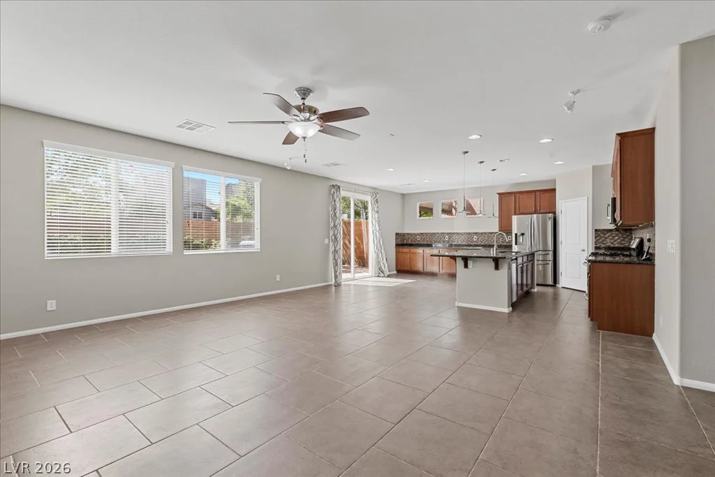 10833 Whipple Crest, Las Vegas, NV 89166