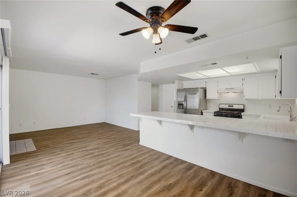 1428 Desert Hills, Las Vegas, NV 89117