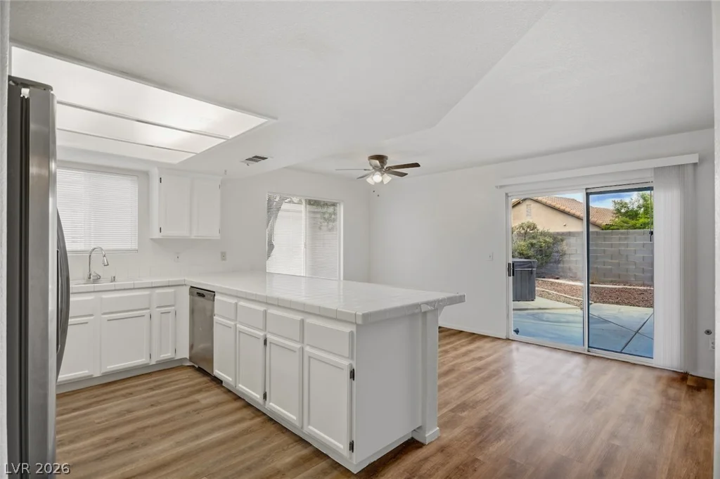 1428 Desert Hills, Las Vegas, NV 89117