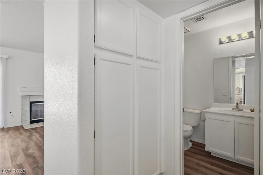 1428 Desert Hills, Las Vegas, NV 89117