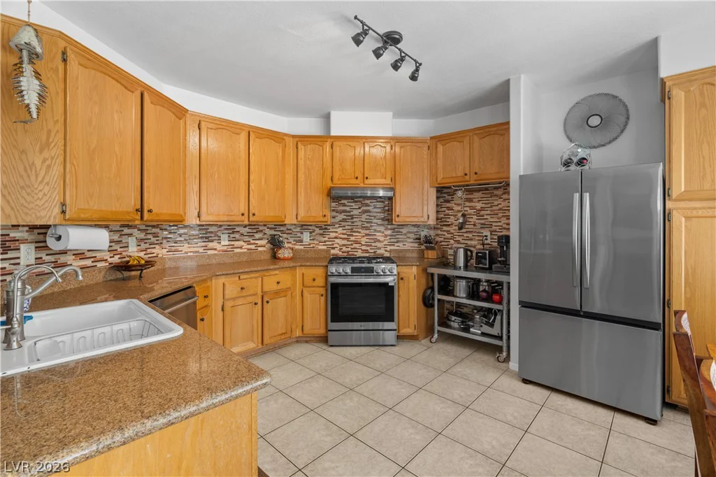 1816 Eagle Bluff, Las Vegas, NV 89128