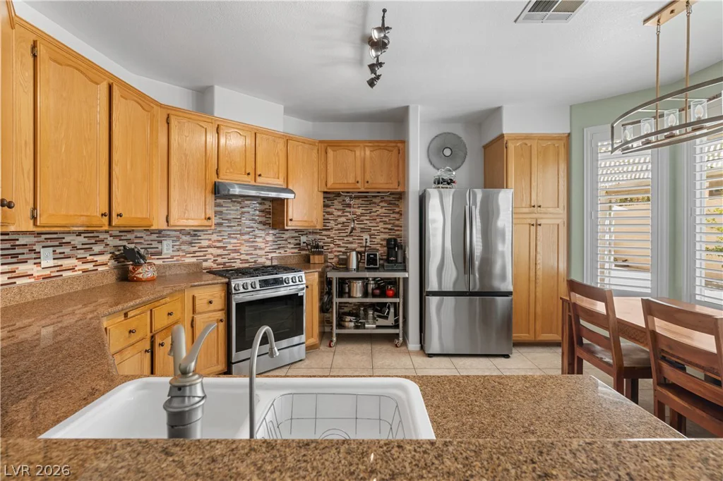 1816 Eagle Bluff, Las Vegas, NV 89128