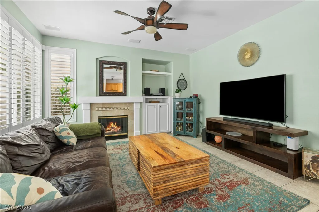 1816 Eagle Bluff, Las Vegas, NV 89128