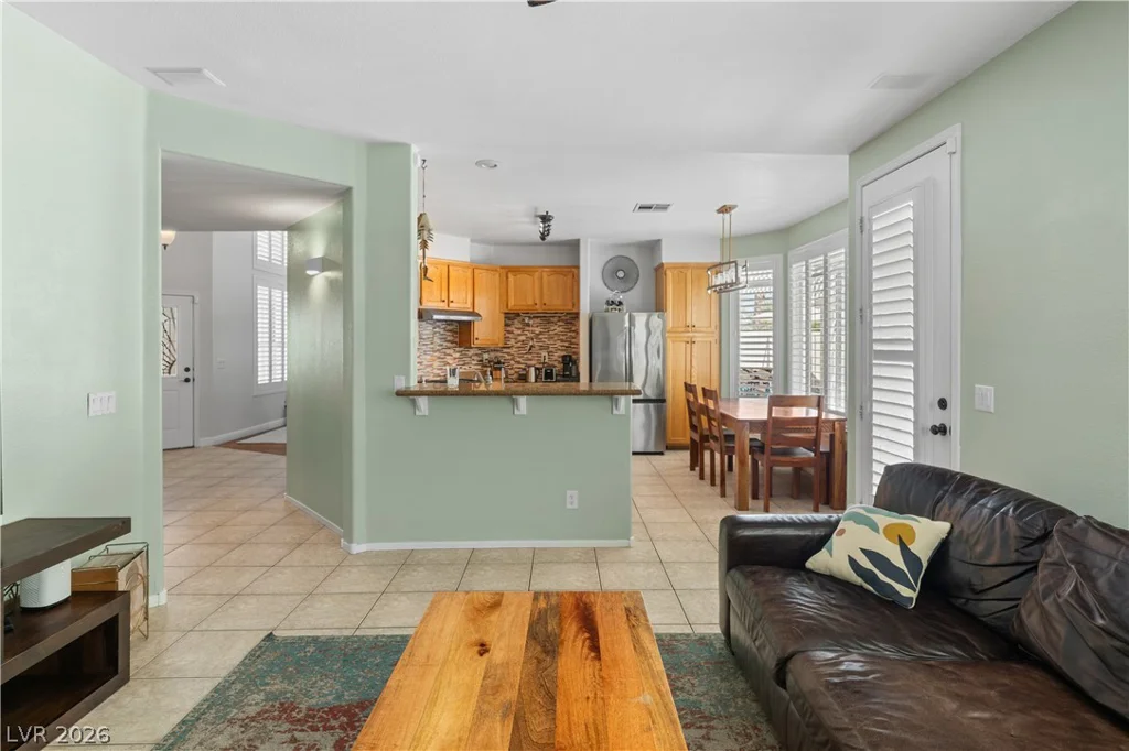 1816 Eagle Bluff, Las Vegas, NV 89128