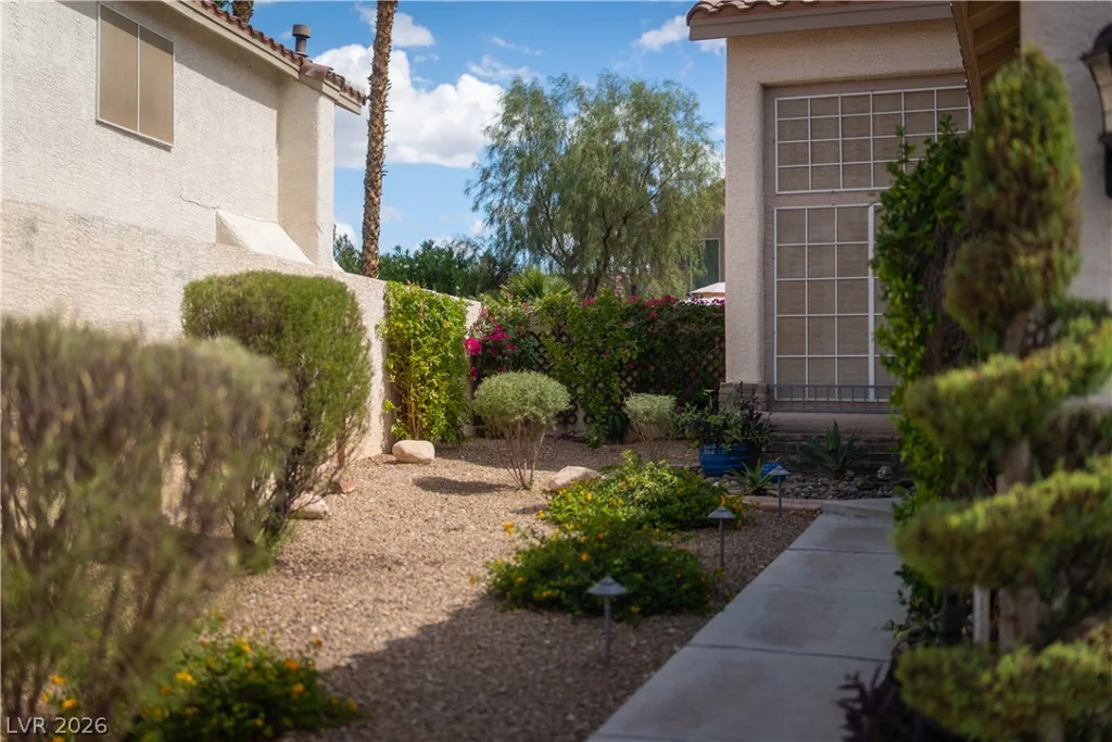 1816 Eagle Bluff, Las Vegas, NV 89128