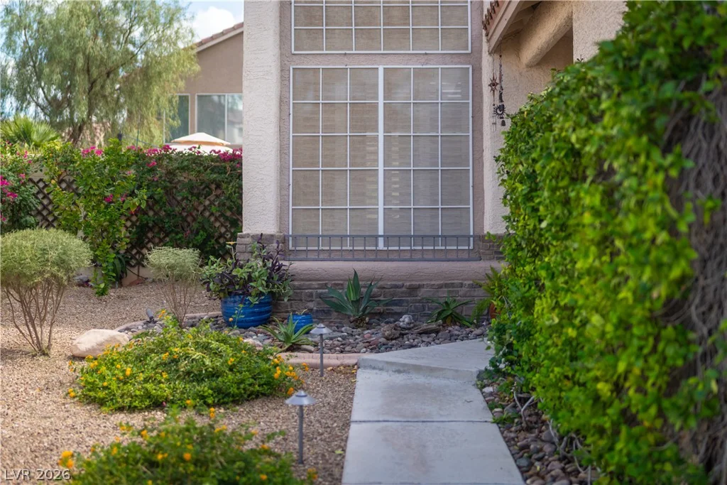 1816 Eagle Bluff, Las Vegas, NV 89128
