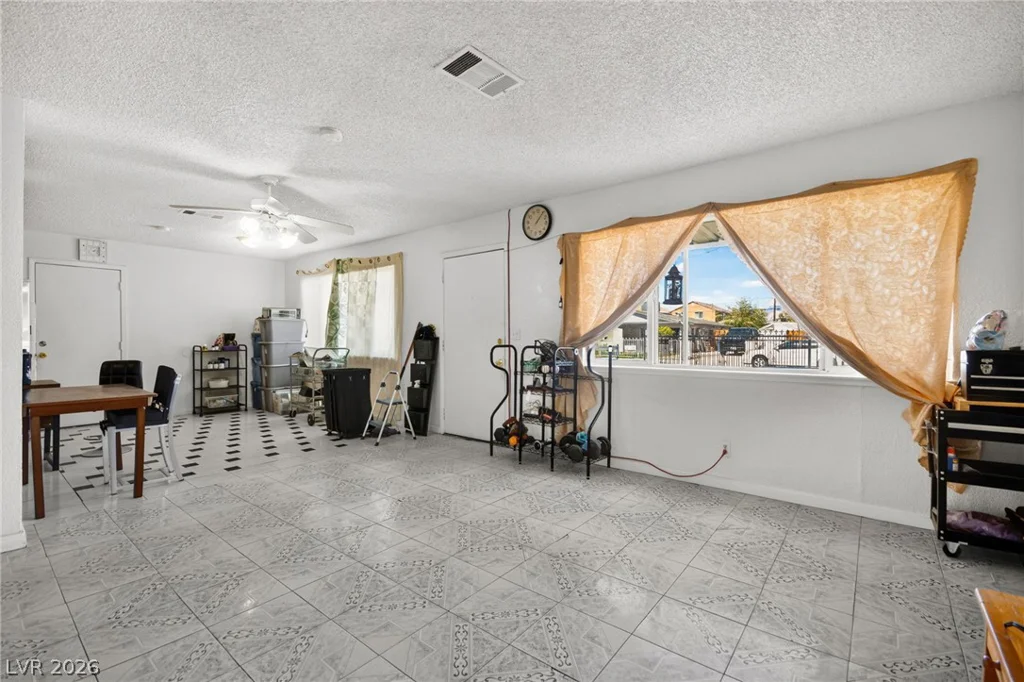 1237 Hassell, Las Vegas, NV 89106