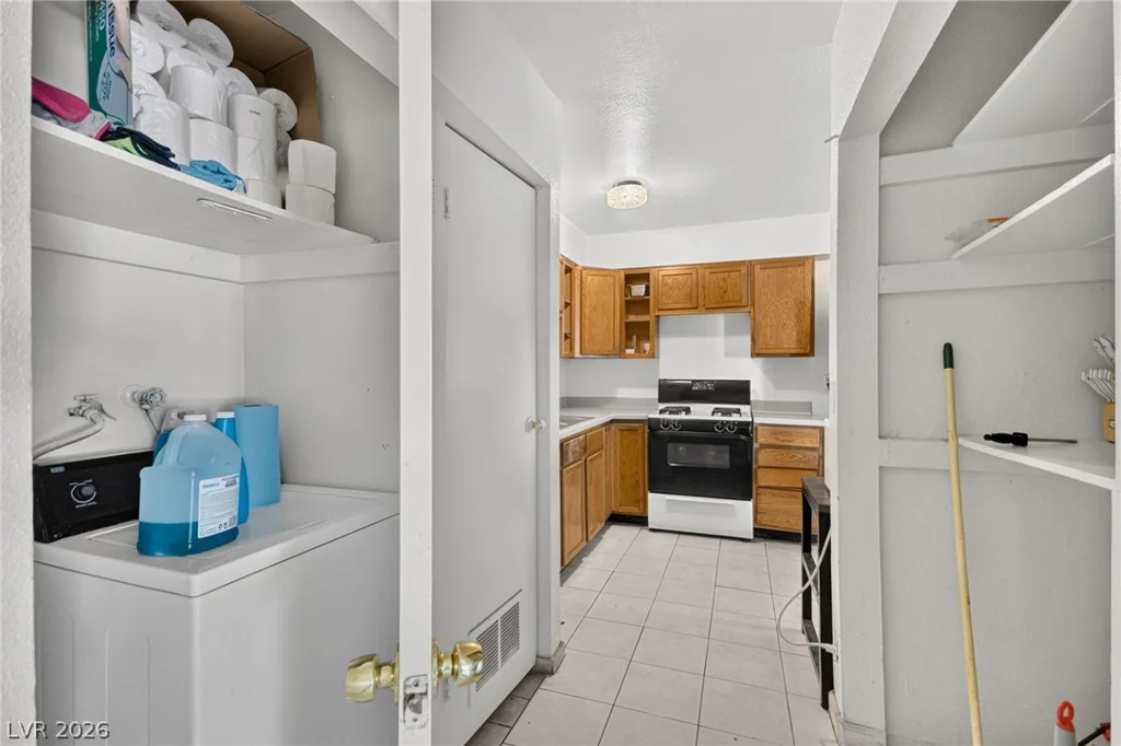 1237 Hassell, Las Vegas, NV 89106