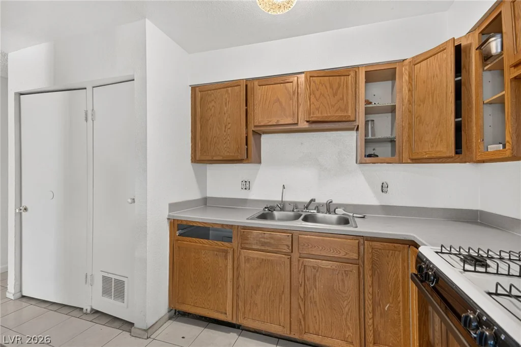 1237 Hassell, Las Vegas, NV 89106