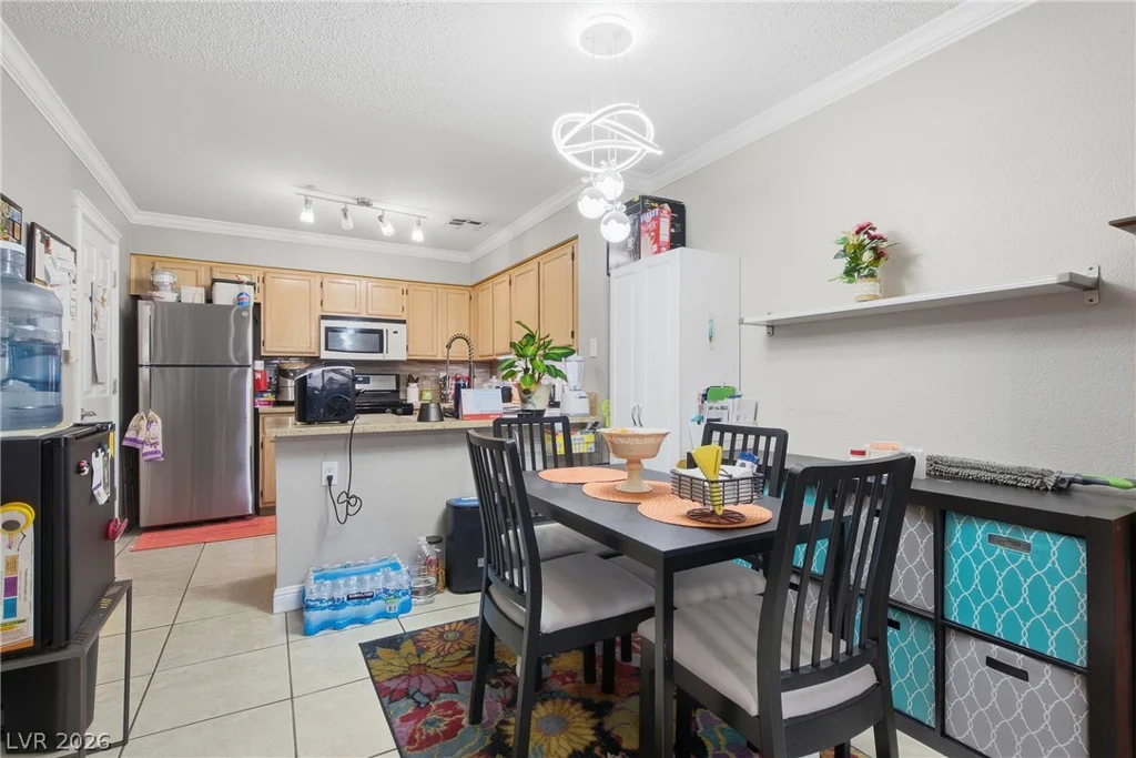 2121 Willowbury, Las Vegas, NV 89108