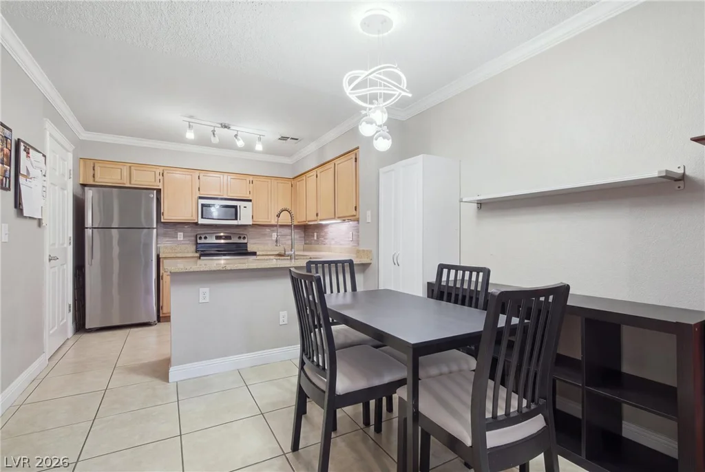 2121 Willowbury, Las Vegas, NV 89108