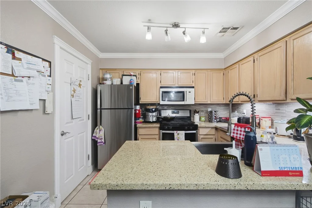2121 Willowbury, Las Vegas, NV 89108