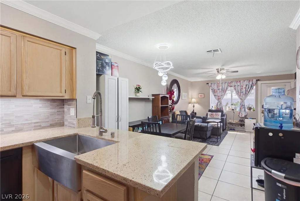 2121 Willowbury, Las Vegas, NV 89108
