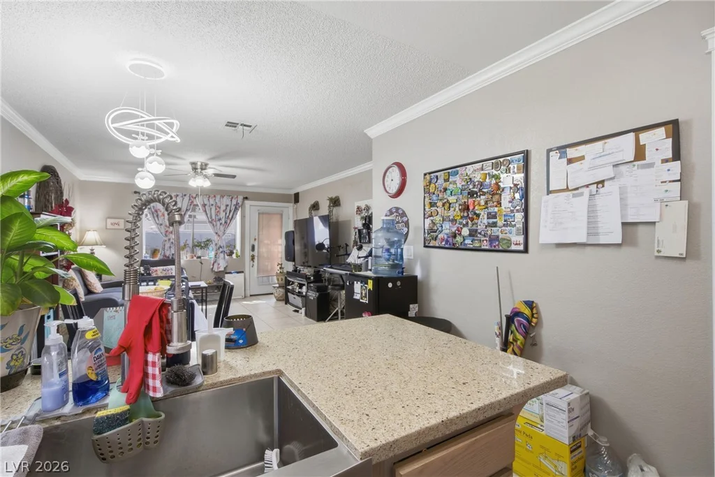 2121 Willowbury, Las Vegas, NV 89108