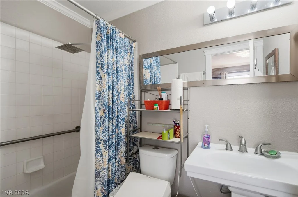 2121 Willowbury, Las Vegas, NV 89108