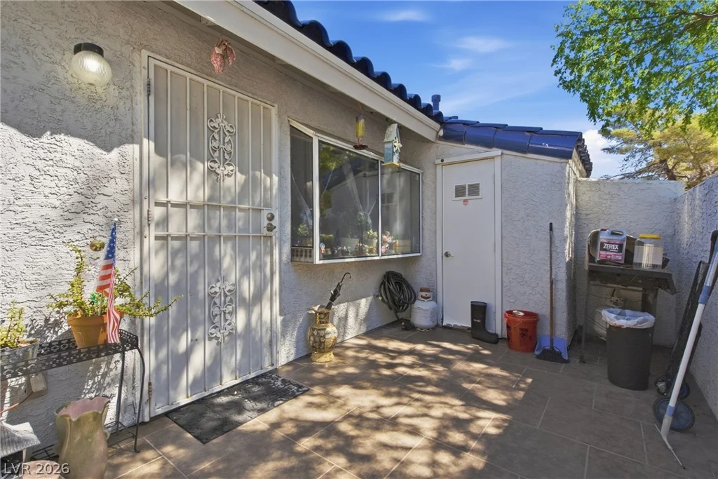 2121 Willowbury, Las Vegas, NV 89108