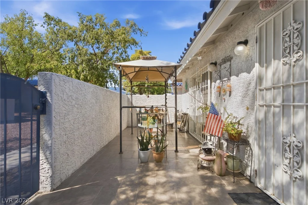 2121 Willowbury, Las Vegas, NV 89108