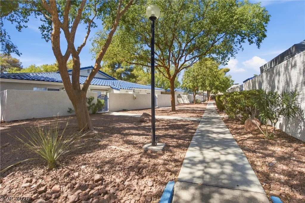 2121 Willowbury, Las Vegas, NV 89108