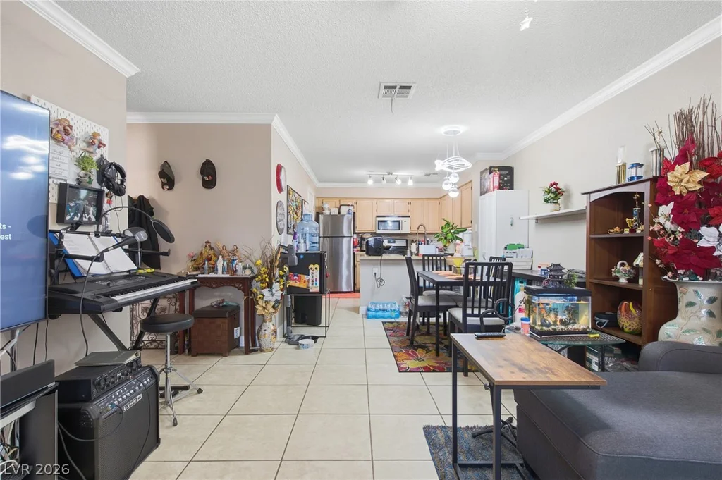 2121 Willowbury, Las Vegas, NV 89108