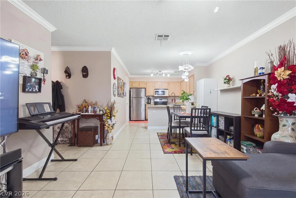 2121 Willowbury, Las Vegas, NV 89108