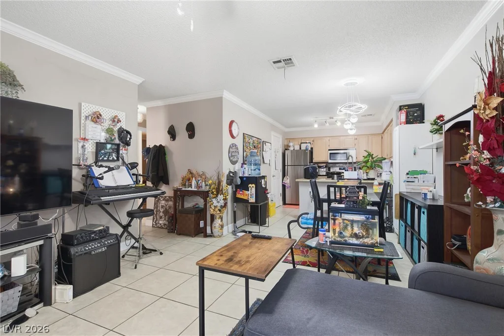 2121 Willowbury, Las Vegas, NV 89108