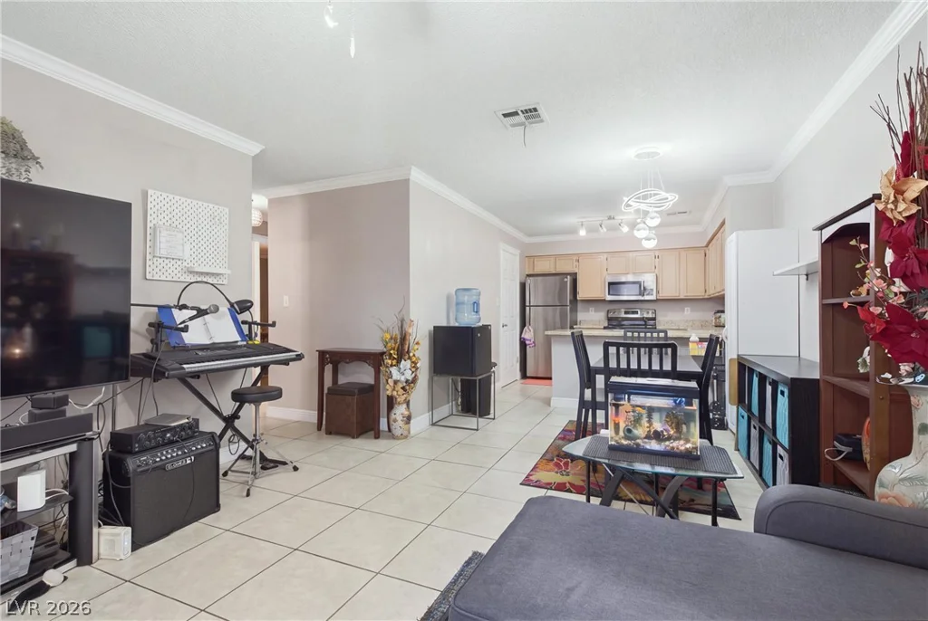 2121 Willowbury, Las Vegas, NV 89108