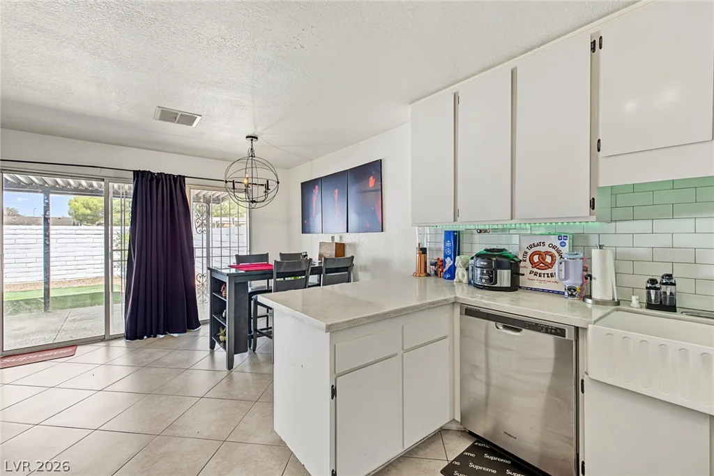 6992 Quarry, Las Vegas, NV 89147