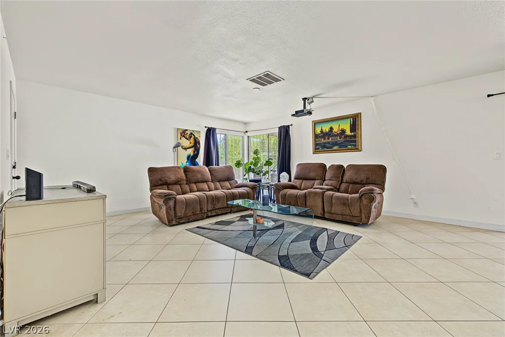 6992 Quarry, Las Vegas, NV 89147
