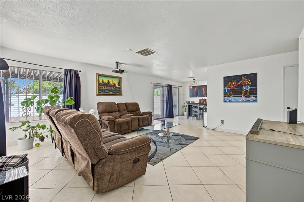 6992 Quarry, Las Vegas, NV 89147