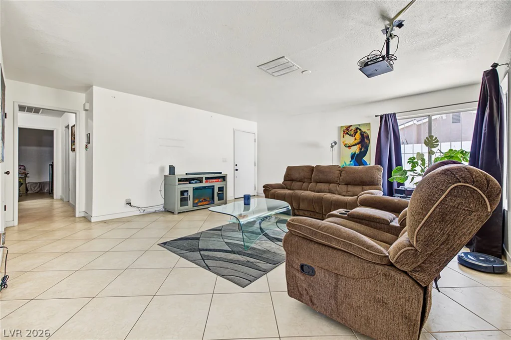 6992 Quarry, Las Vegas, NV 89147