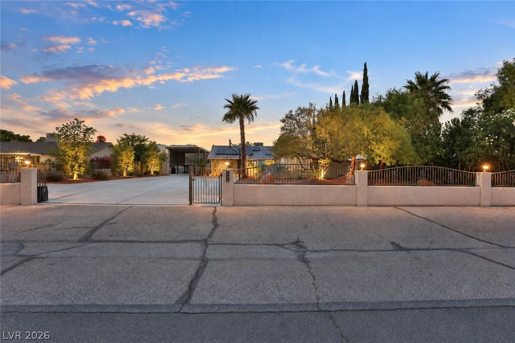 4945 Valadez, Las Vegas, NV 89149