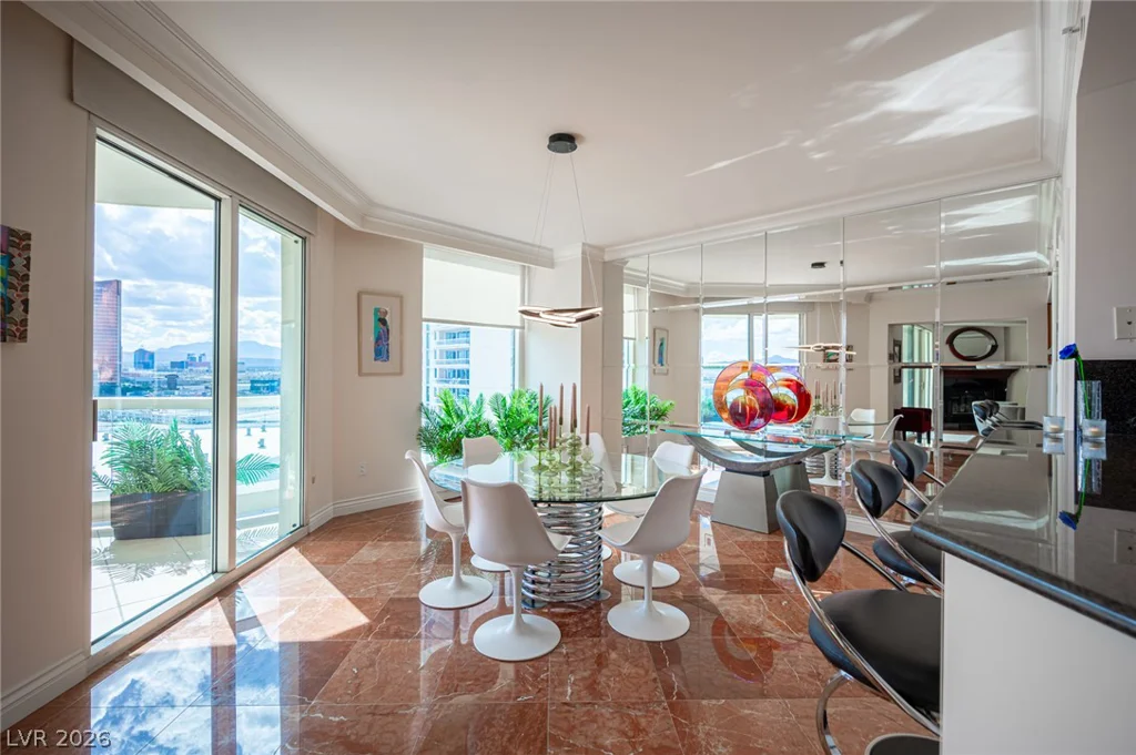 2857 Paradise, Las Vegas, NV 89109