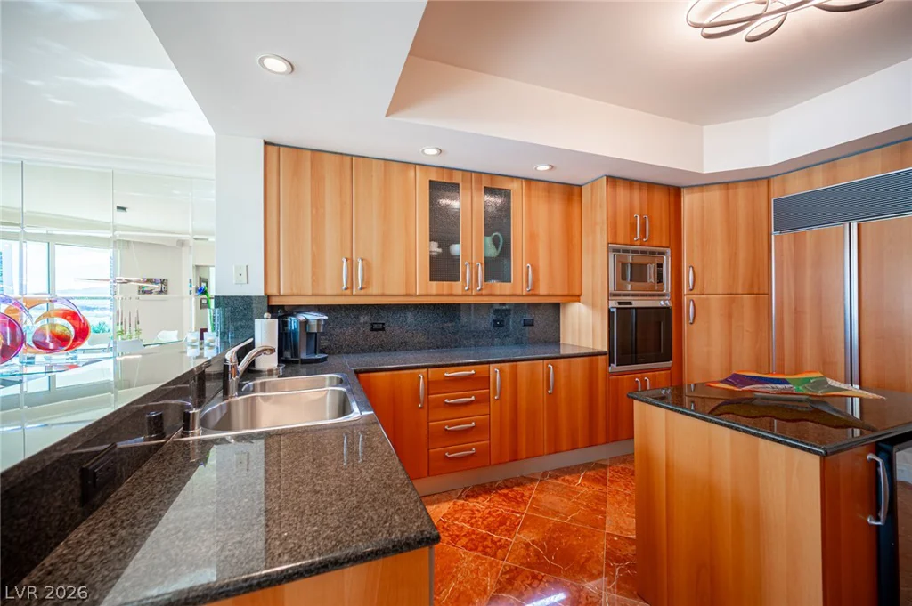 2857 Paradise, Las Vegas, NV 89109