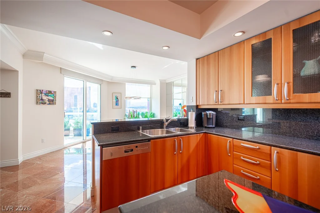 2857 Paradise, Las Vegas, NV 89109
