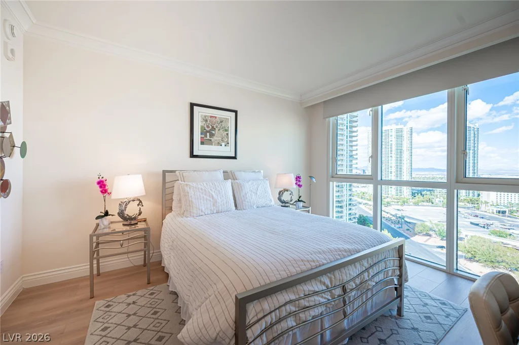2857 Paradise, Las Vegas, NV 89109