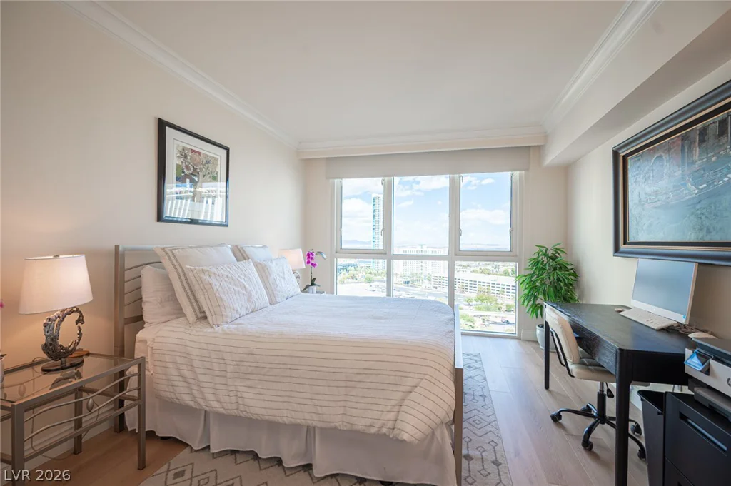 2857 Paradise, Las Vegas, NV 89109